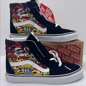 Vans WMNS High-Top Sneakers - Black and Red Sk8-Hi
Santa Flame Black
VN0A4BVTBLK